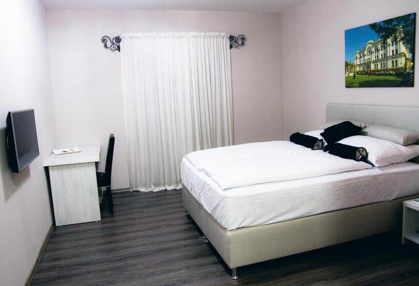 اتاق سوپریور, Bakarni Lonac