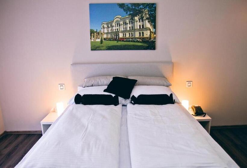 اتاق سوپریور, Bakarni Lonac