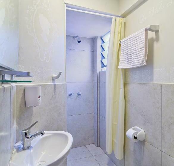 سوئیت جونیور با چشمانداز کوهستان, La Vida Es Bella