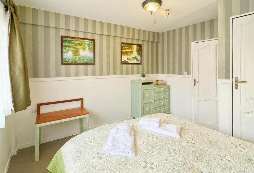 سوئیت جونیور با چشمانداز کوهستان, La Vida Es Bella