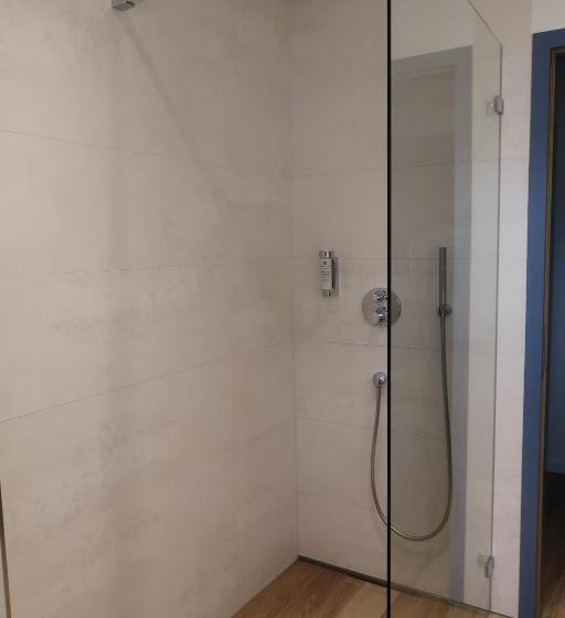 침실 1개 아파트, Spreeufer