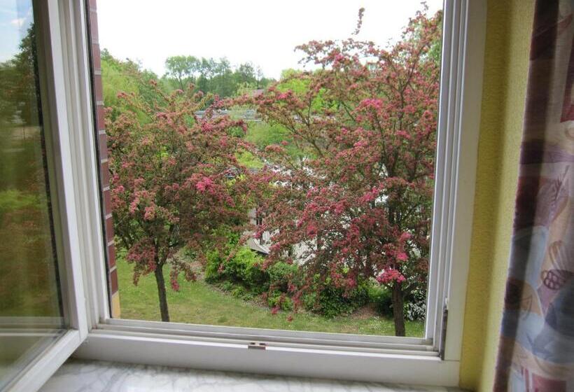 침실 1개 아파트, Spreeufer