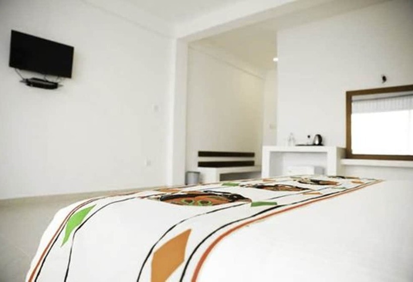 山の見えるジュニアスイート, Thuruliya