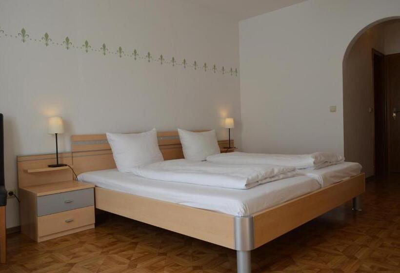 标准间, Bayersoier Hof