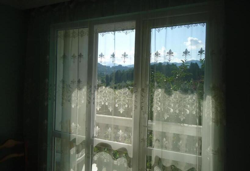 اتاق استاندارد سه نفره, Gios Guest House