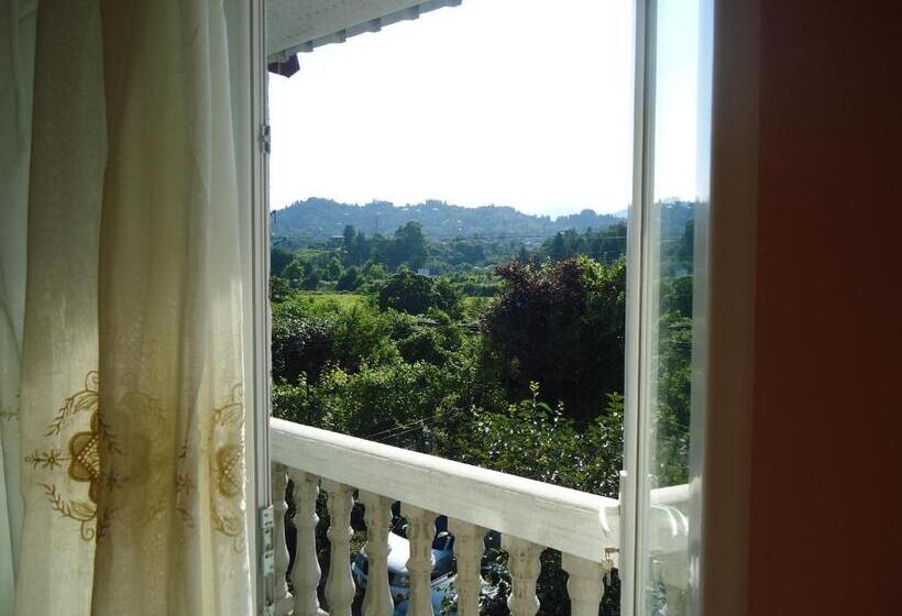 اتاق استاندارد سه نفره, Gios Guest House