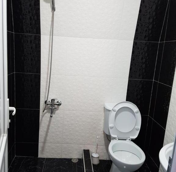 اتاق استاندارد سه نفره, Gios Guest House