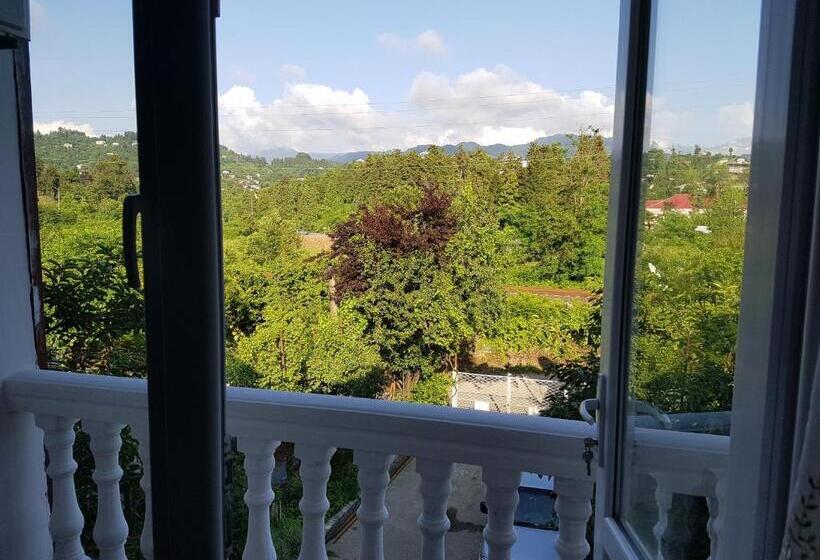 اتاق استاندارد سه نفره, Gios Guest House