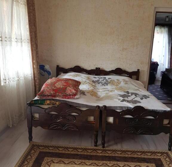 اتاق خانوادگی, Gios Guest House