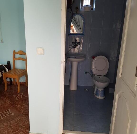 اتاق ساده سه نفره, Gios Guest House