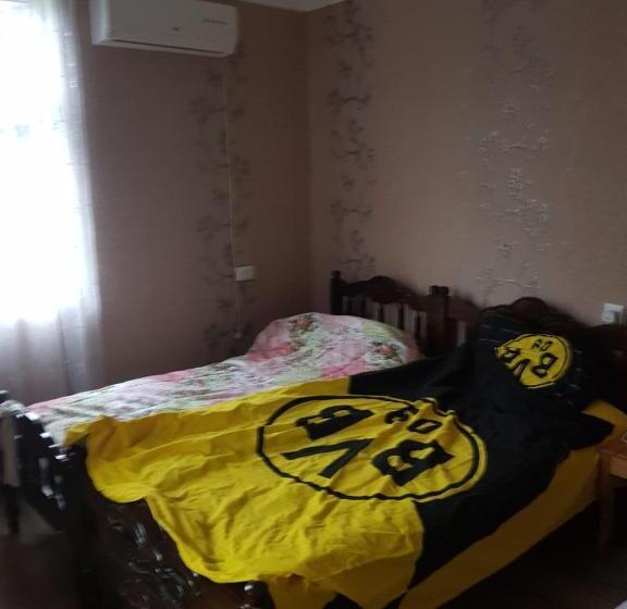 اتاق استاندارد با چشم‌انداز باغ, Gios Guest House