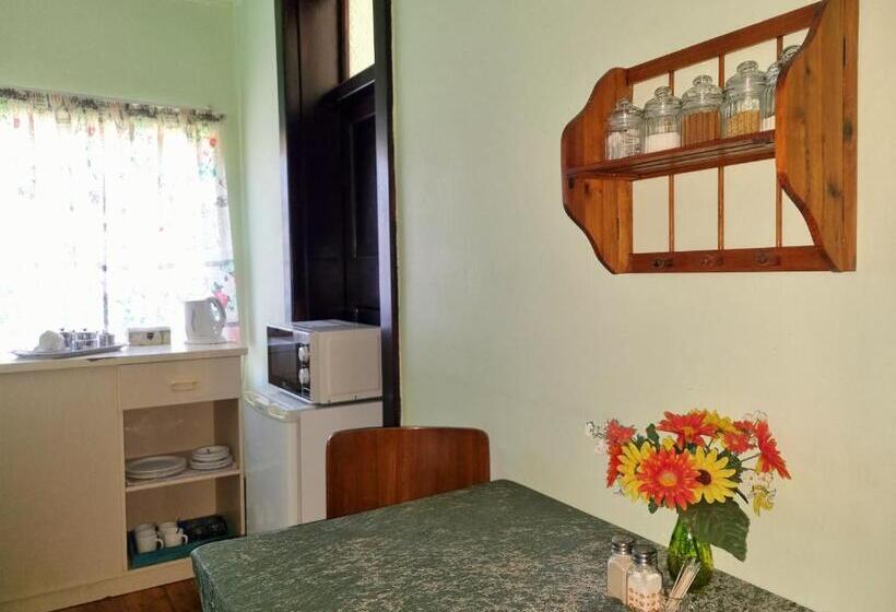 Семейный Номер Вид на Горы, Mountain View Country Inn