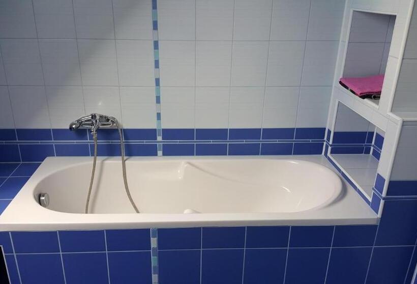 Апартаменты 3 Спальни, Penzión Bernáth