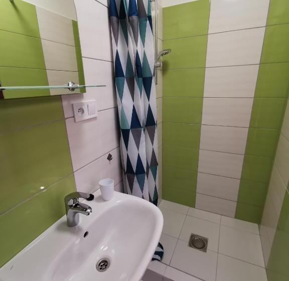 Апартаменты 3 Спальни, Penzión Bernáth