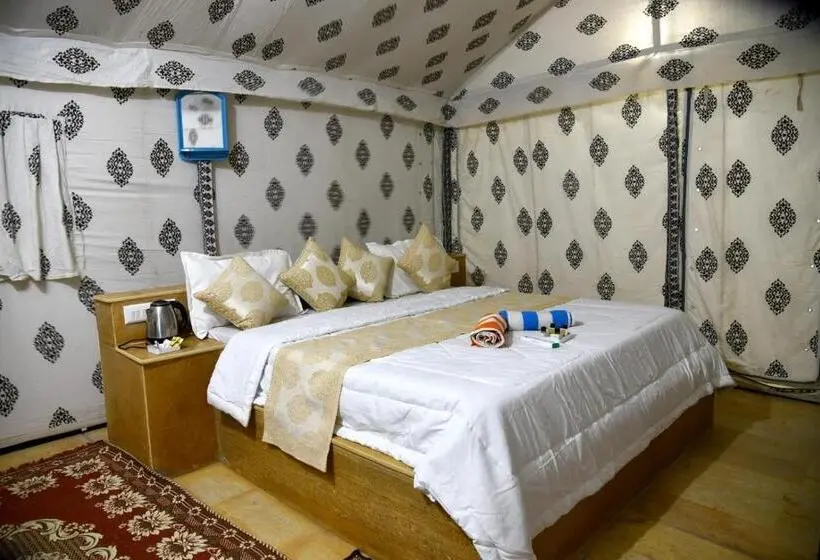 キングサイズベッドのスタンダードルーム, Saffron Heritage Desert Camp