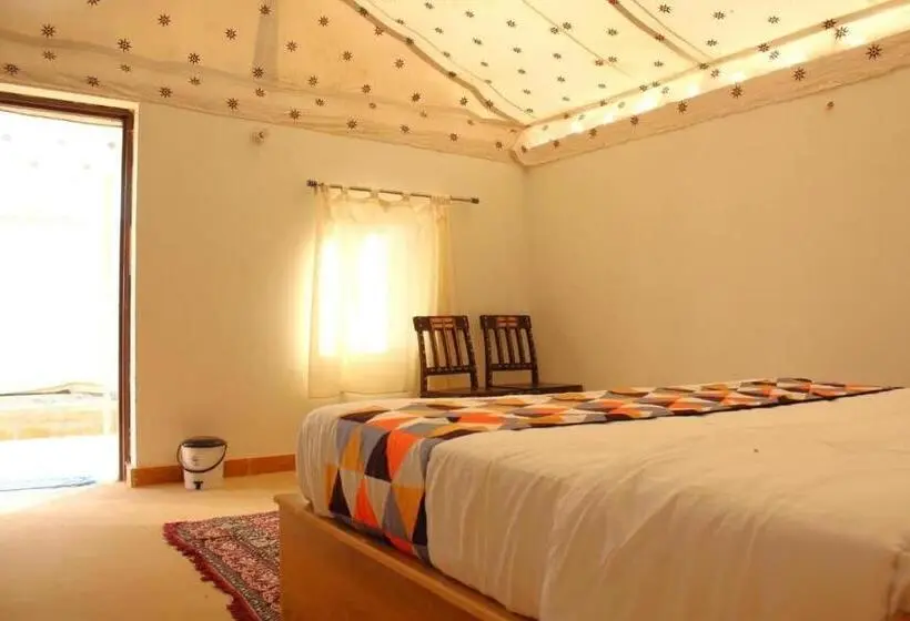 キングサイズベッドのデラックスルーム, Saffron Heritage Desert Camp