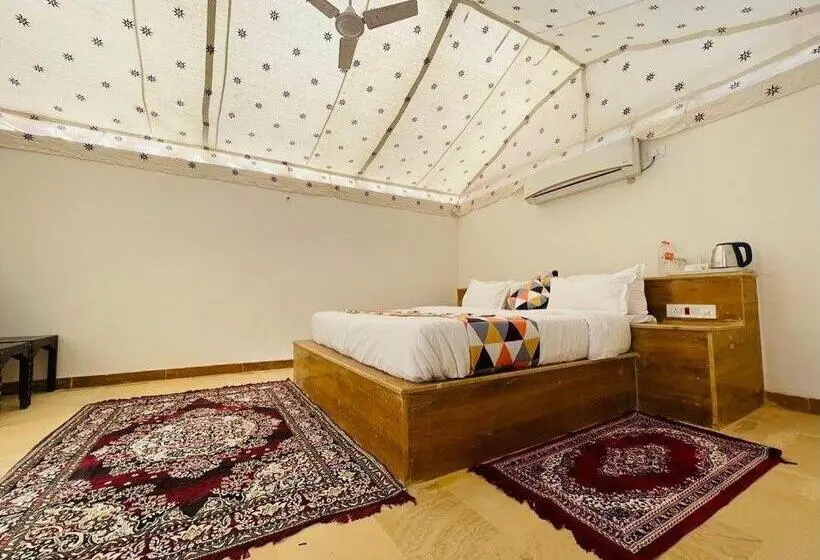 キングサイズベッドのデラックスルーム, Saffron Heritage Desert Camp