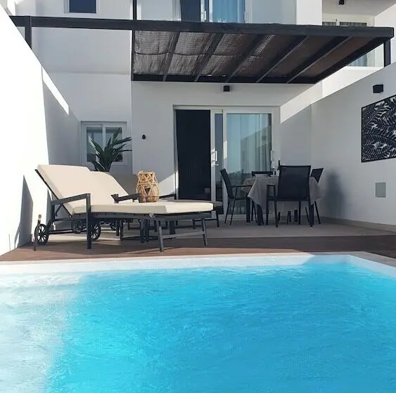 Villa 2 Makuuhuonetta Merinäkymä, Serena Del Mar By Livvo