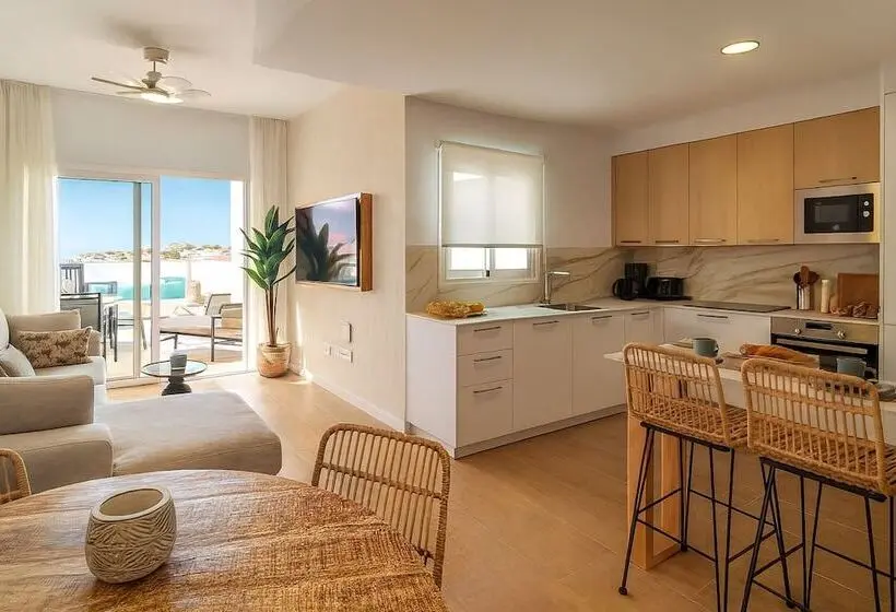 Villa, 3 Makuuhuonetta ja Merinäköala, Serena Del Mar By Livvo