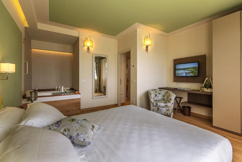 Люкс с гидромассажем, Resort 37