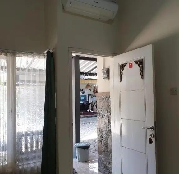 デラックスルーム, Homestay Menspul 27