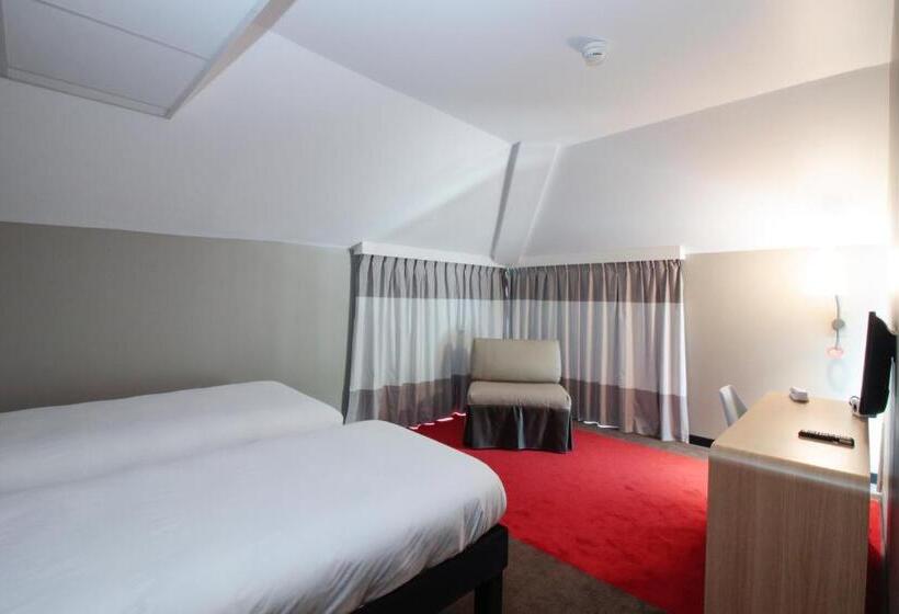 חדר סטנדרט לארבעה, Ibis Cahors