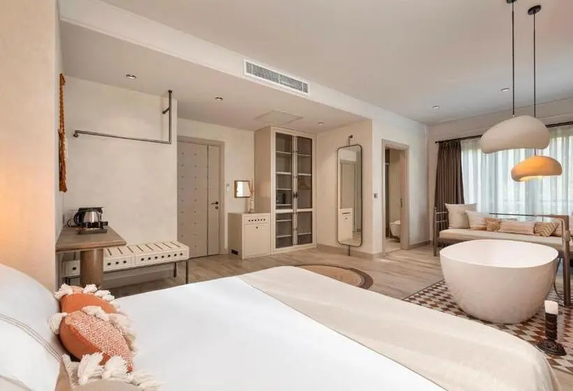 Deluxe Suite