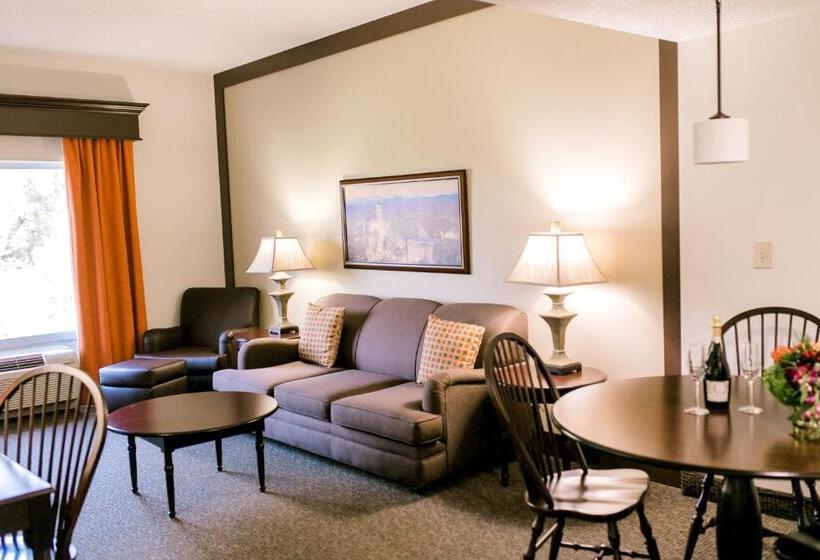 מיטת קינג בסוויטה, James F. Martin Inn