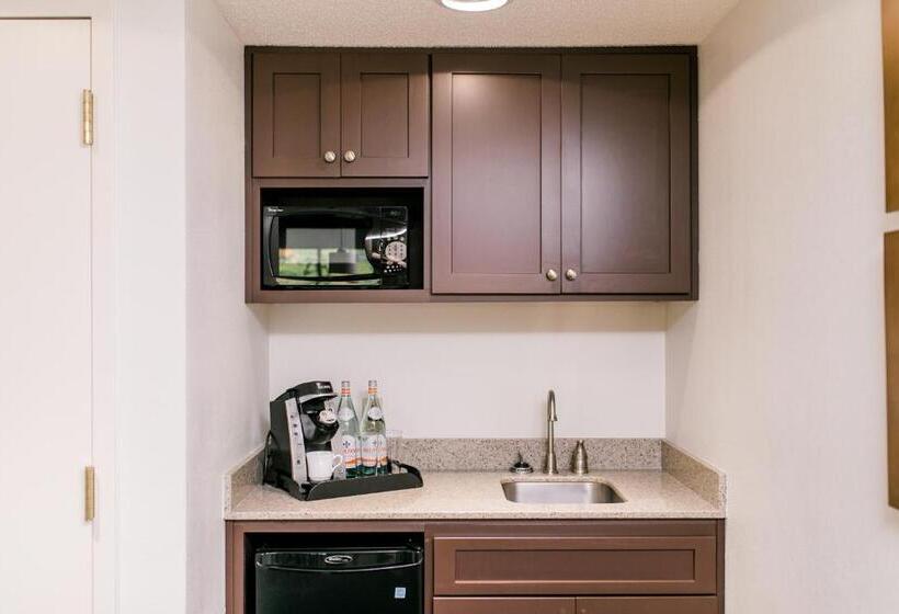 套房, James F. Martin Inn