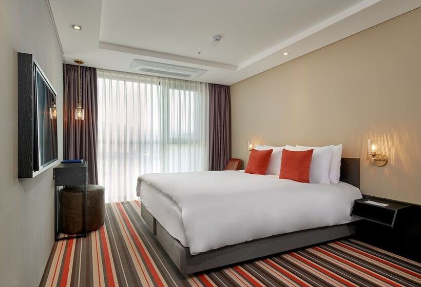 标准间, Alice And Trunk