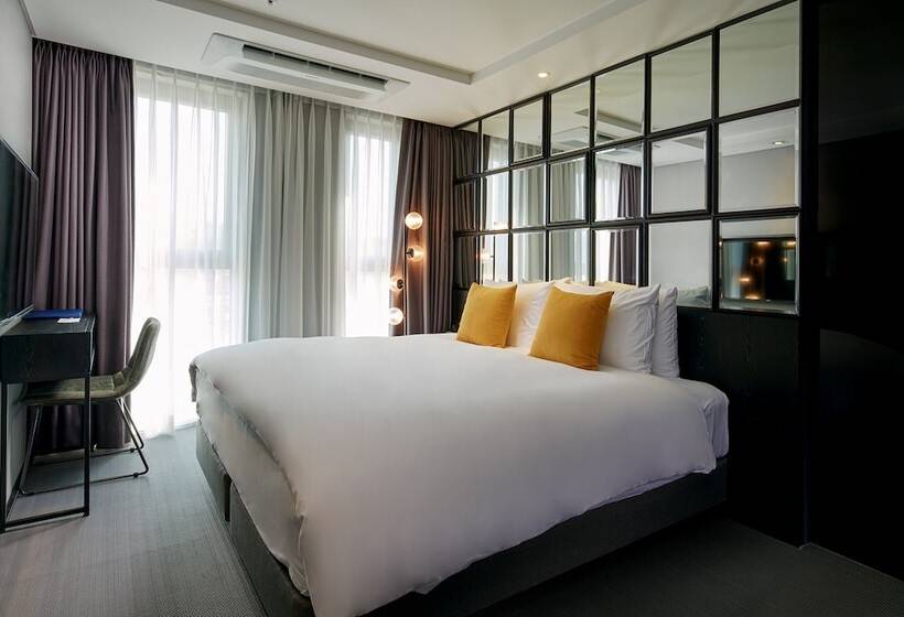 标准间, Alice And Trunk