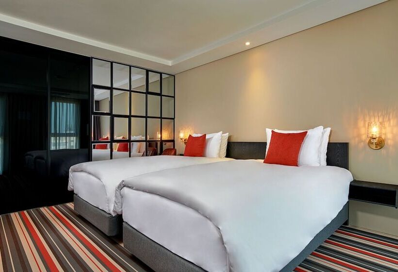 标准间, Alice And Trunk