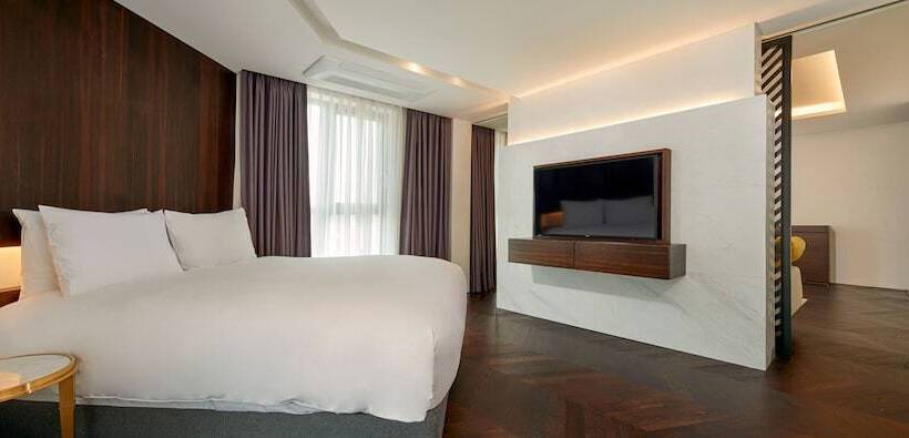 套房, Alice And Trunk