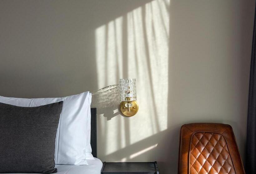 标准间, Alice And Trunk