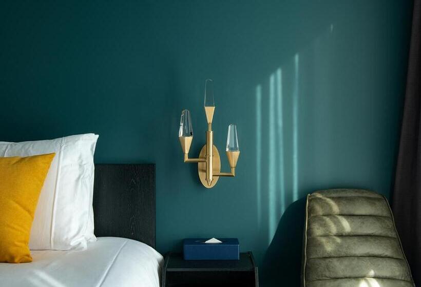 标准间, Alice And Trunk