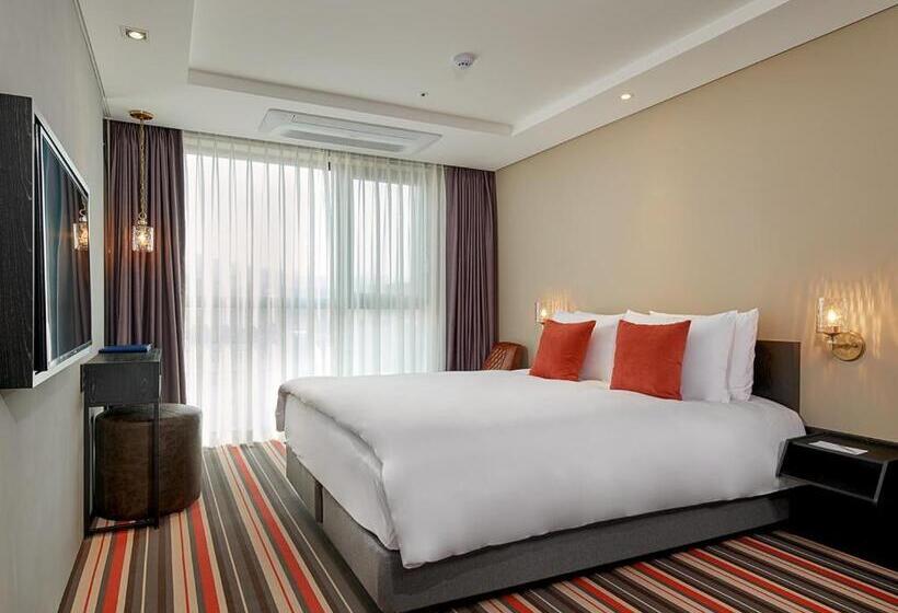 标准间, Alice And Trunk