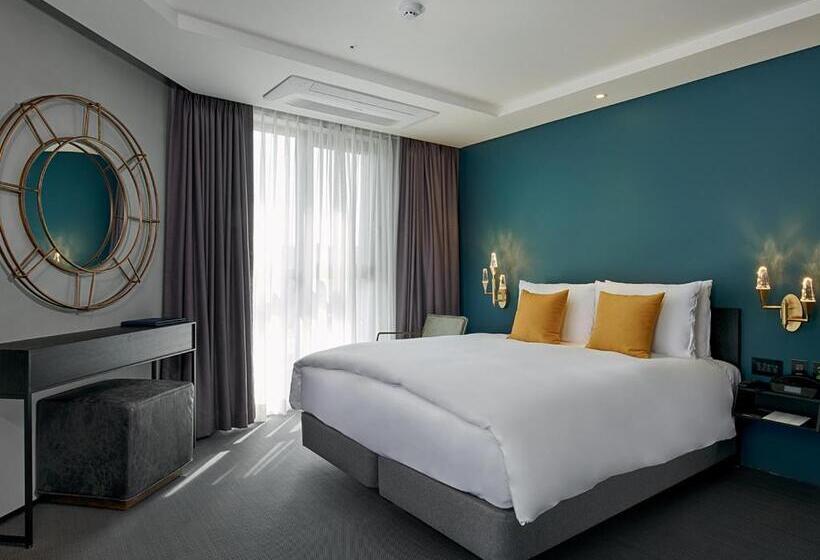 标准间, Alice And Trunk