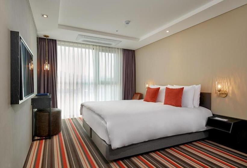 标准间, Alice And Trunk