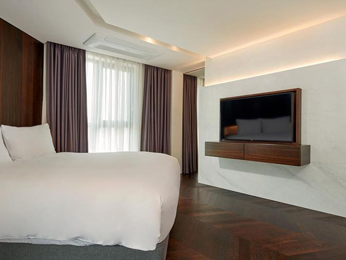 套房, Alice And Trunk