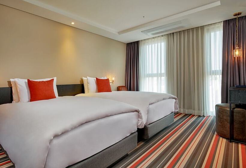 标准间, Alice And Trunk