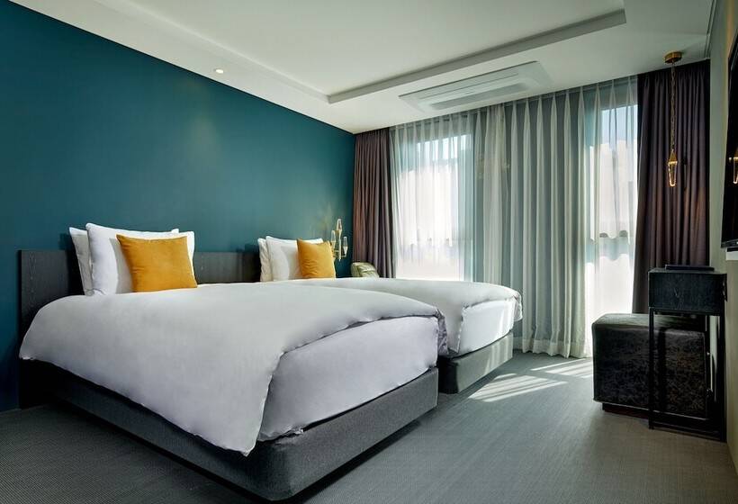 标准间, Alice And Trunk