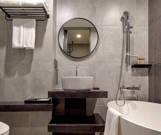 标准间, Alice And Trunk