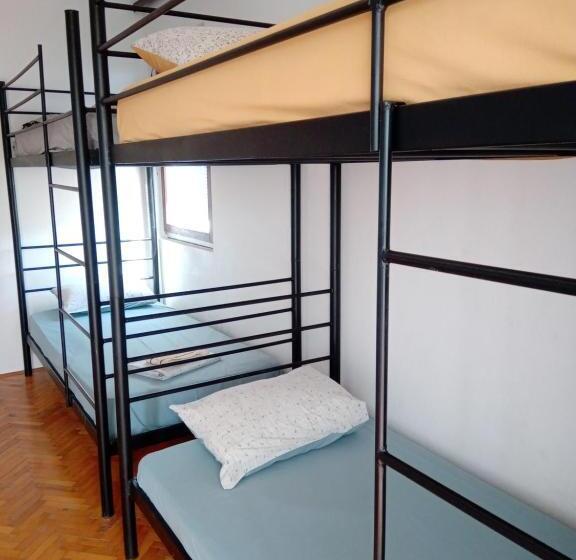 تختخواب در اتاق مشترک, Hostel Olea