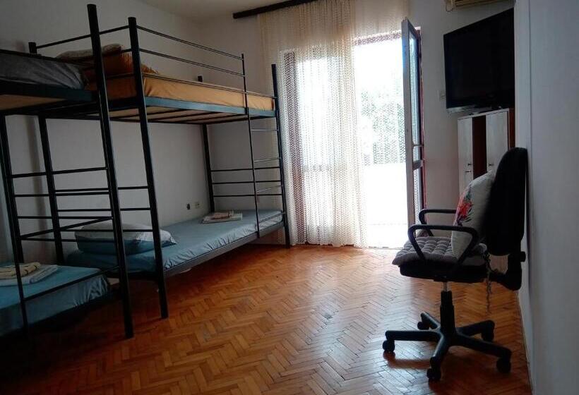 تختخواب در اتاق مشترک, Hostel Olea