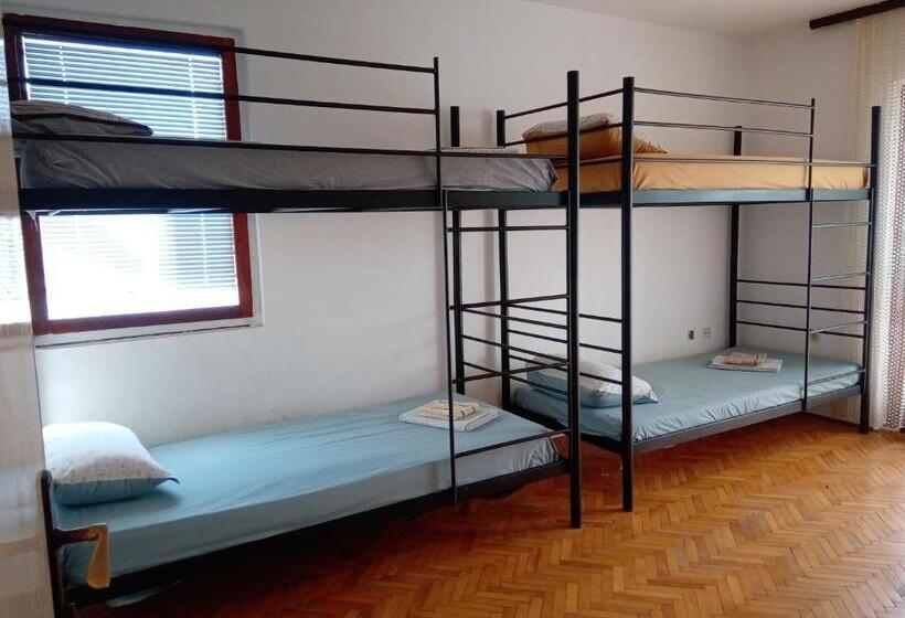 تختخواب در اتاق مشترک, Hostel Olea