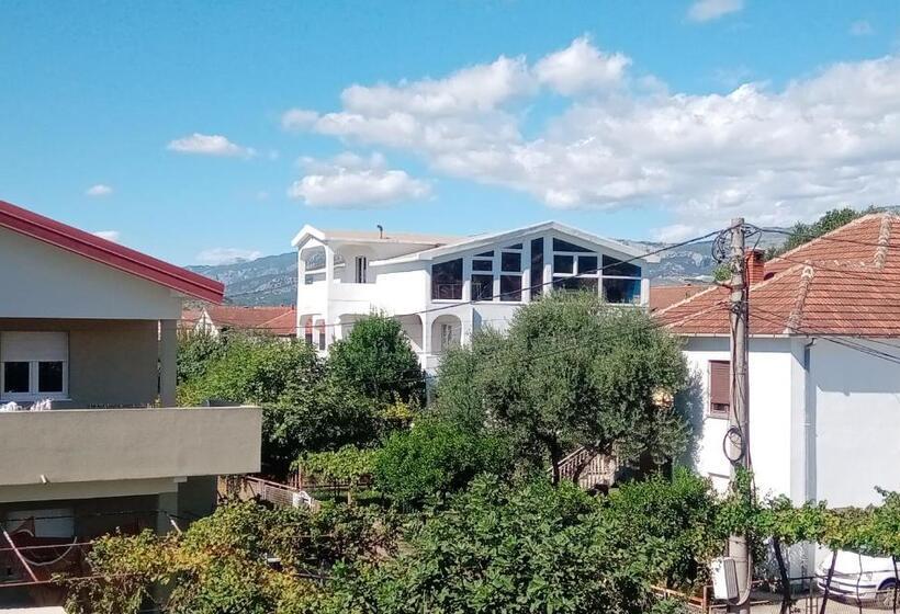 تختخواب در اتاق مشترک, Hostel Olea