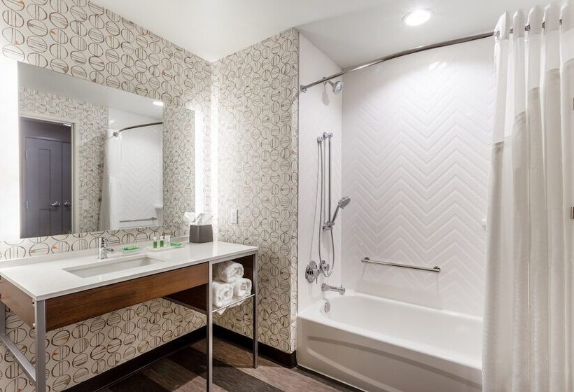 غرفة قياسية لذوى الاحتياجات الخاصة, Holiday Inn & Suites Cedar Falls Waterloo Event Ctr, An Ihg