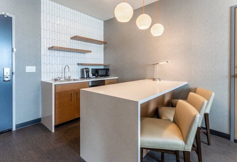 جناح, Holiday Inn & Suites Cedar Falls Waterloo Event Ctr, An Ihg