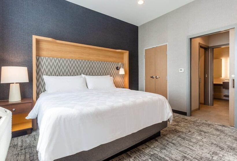 Люкс, Holiday Inn & Suites Cedar Falls Waterloo Event Ctr, An Ihg