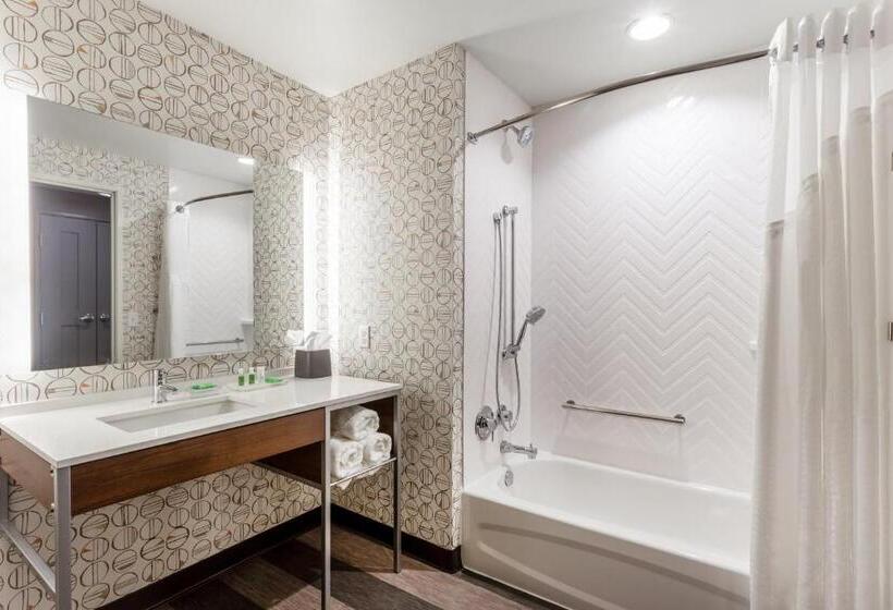 Номер Стандарт Кровать Кинг Адаптированный для Инвалидов, Holiday Inn & Suites Cedar Falls Waterloo Event Ctr, An Ihg